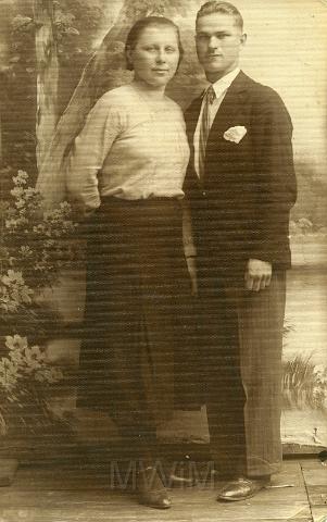 KKE 3822.jpg - Genowefa Pietkiewicz - siostra Jadwigi Gil, z mężem Władysławem, lata 30-te XX wieku.
